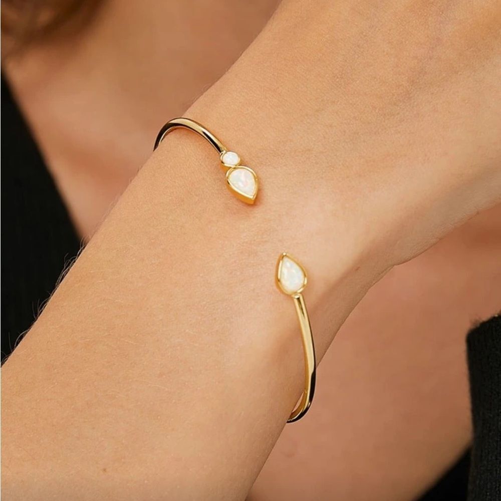 Stone bangle Q752